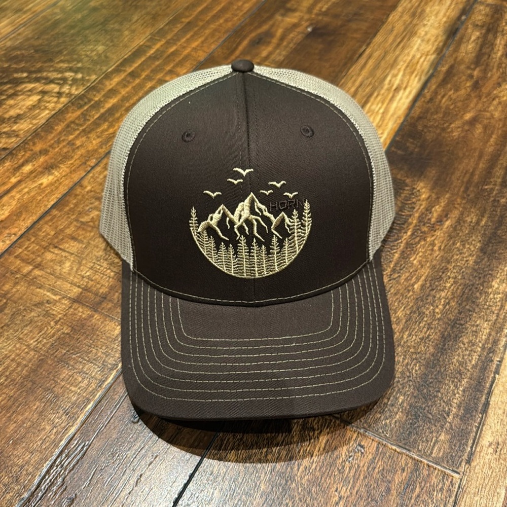Horn gear Mountain Trucker Hat